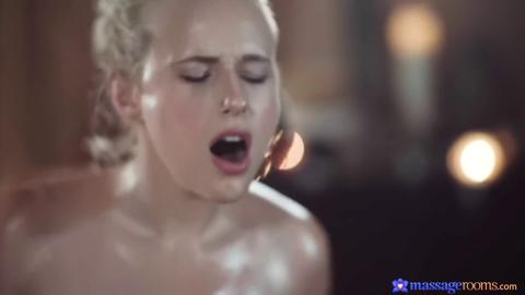 Juicy jugs jackhammered by raw meat, climaxing carnage ensues - Massage Rooms