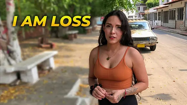 Encuentro a mi vecina perdida en mi barrio y me la follo - porno en español