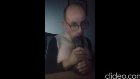 Married Vicenta suckin' giant cocks to lure clients to XXX Club