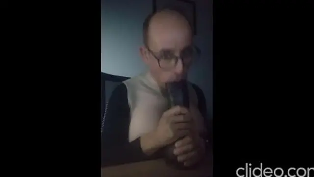 Married Vicenta suckin′ giant cocks to lure clients to XXX Club