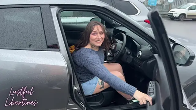 Cheating Milf Takes Call while Getting Creampie