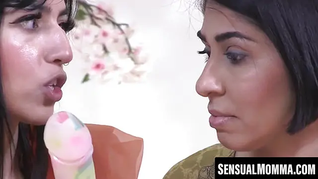 SensualMomma com - Aaliyah guides milf through sexy toy discovery