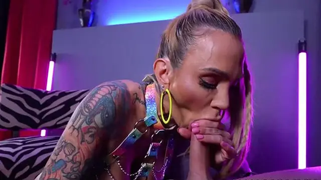 milf Sarah Jessi with tattooed tits pleasures her eager boyfriend′s big cock🍆