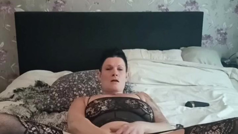 Sexyzanna in lingerie rubbing and fucking her pussy to orgasm