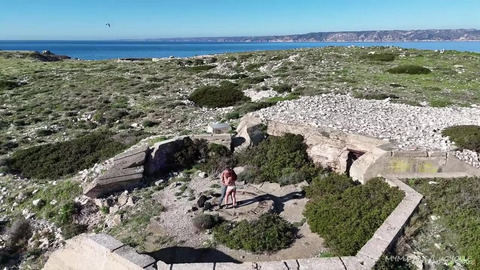 jupette, sucette et levrette version exhib en bord de mer