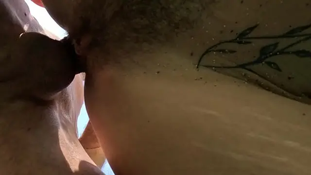 Je brûle de désir sous le ciel éclatant   