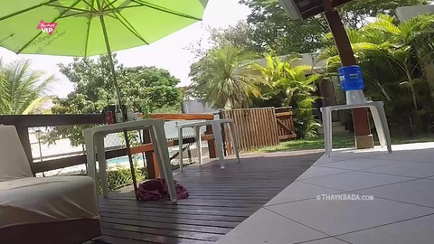 Esposa gostosa Thay Ksada fodendo com o entregador de água
