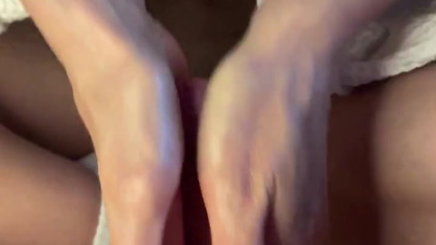 Late-Night Cheat: Babe With Perfect Body Handjobs Lover Hard
