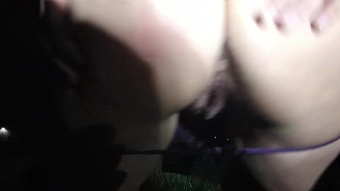 Moglie troia si fa fare di tutto da uno sconosciuto per strada. Cuckold a casa che aspetta..