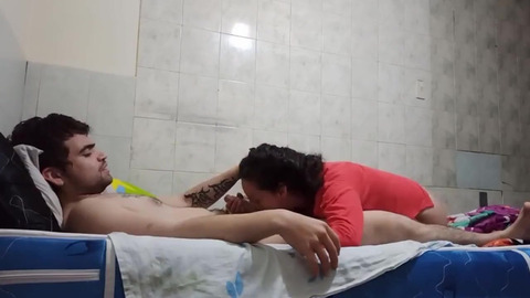 para madrastra cachonda que quiere chupar la polla de su hijastro