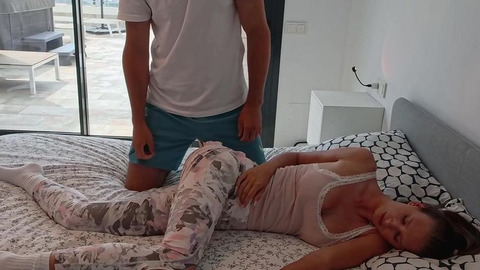 I hit my knee and he fucked me under the pretext of a massage (Stacy Cruz)