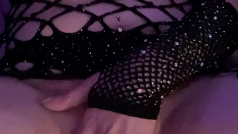 Mmmm playing with this pussy ????????????
