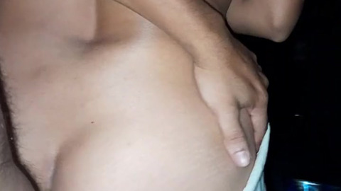 Entro a la habitación de la hijastra de mi esposa