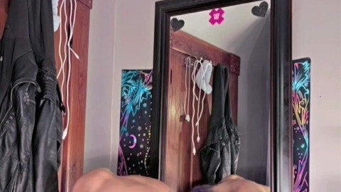 Big dildo period play ????????????