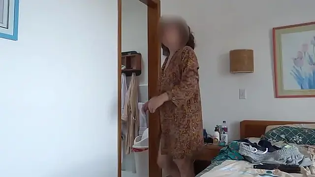 Stepmonster shows her huge booty in the sun