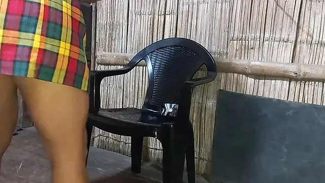 BIG VAGINA AND A LOT OF DESIRE TO FUCK!! THE SLUT MASTURBATES AT HOME AND CARESSES HER CLITORIS