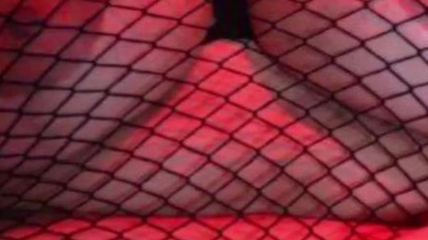  Milf展示湿漉漉的私处 