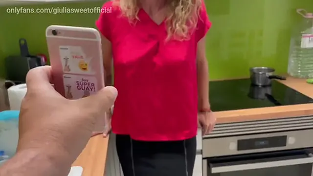 Amico del figlio desidera scambi erotici dopo scoprire canali pornist