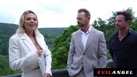 Romanian Housewife gets Double Pepered by two Giant Dicks for Huge Cum Filling Her Pussy🌮️